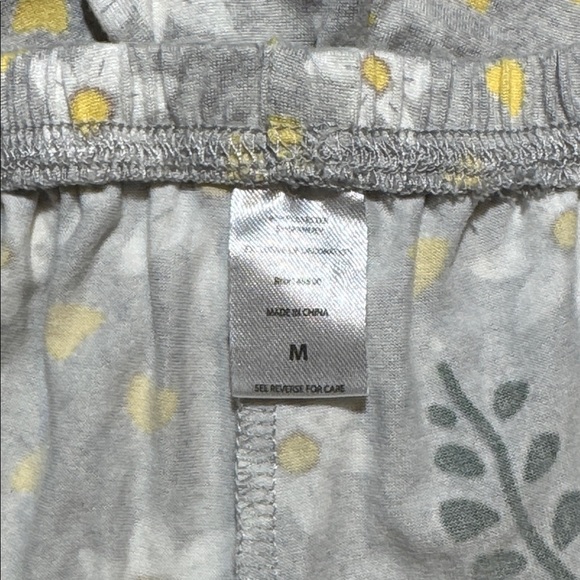 New! ED Ellen Degeneres Short Sleeve Notch Pajamas Gray Floral size Medium Soft - Picture 10 of 10